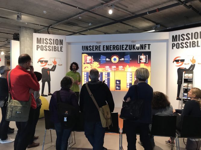 eachers-Day-Fuehrung-durch-die-Ausstellungen-Energiezukunft-Spiel-1-667x500